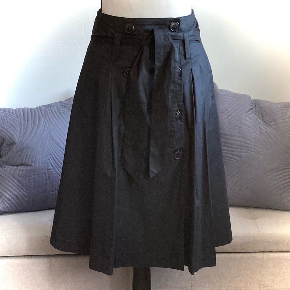 EUC H&M High Waisted dirndl skirt. Double Breasted w/self belt, Black. 
Size 4